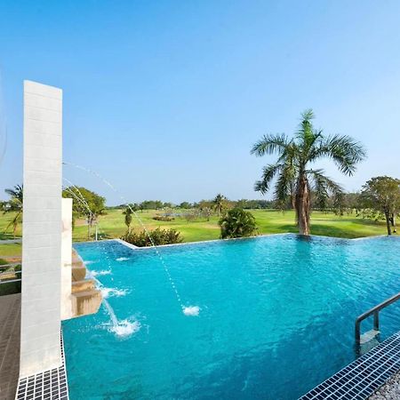 Uniland Golf & Resort Nakhonpathom Kültér fotó