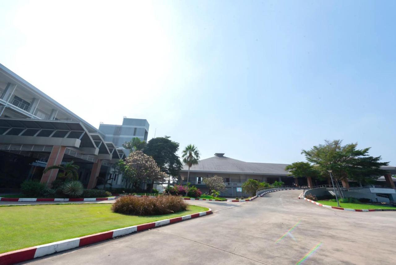 Uniland Golf & Resort Nakhonpathom Kültér fotó