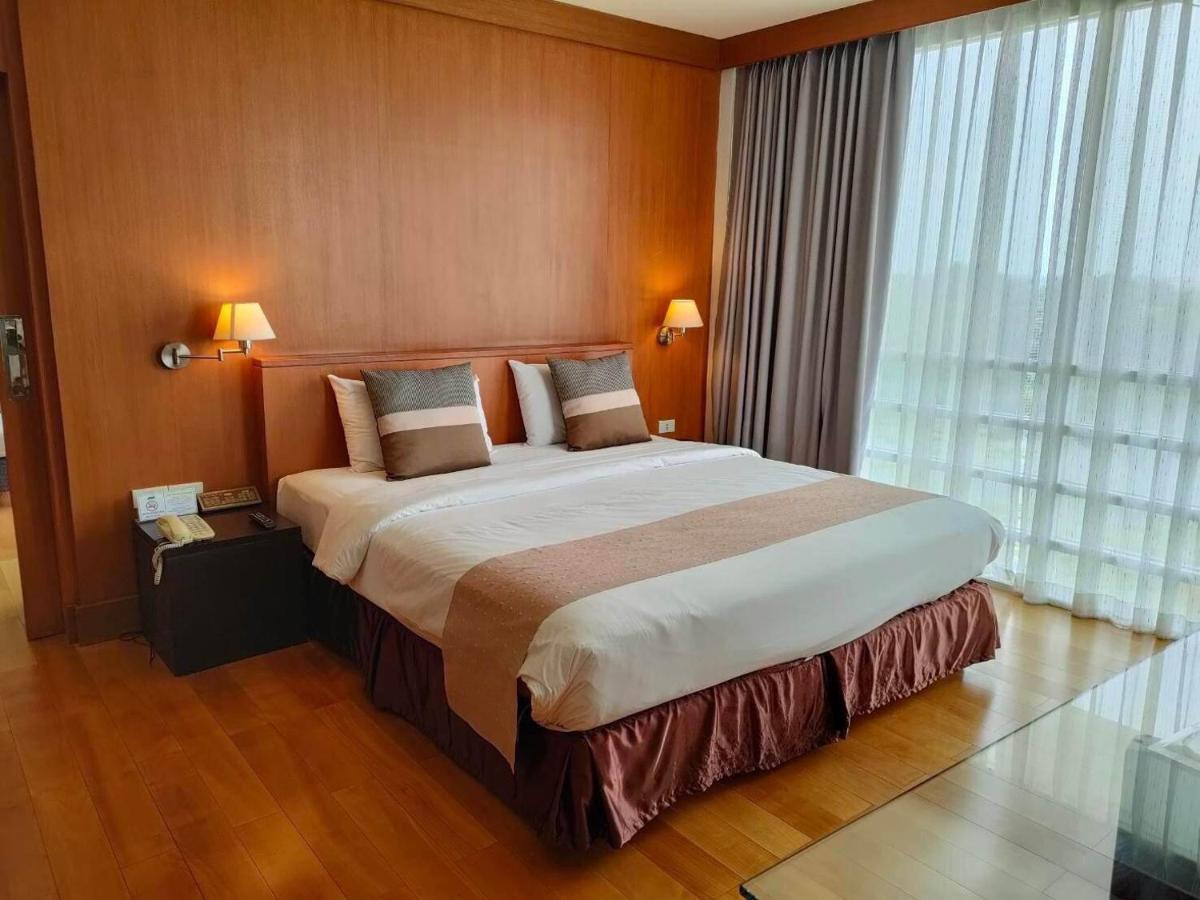 Uniland Golf & Resort Nakhonpathom Kültér fotó