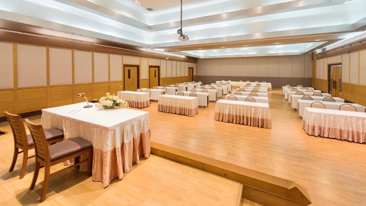 Uniland Golf & Resort Nakhonpathom Kültér fotó
