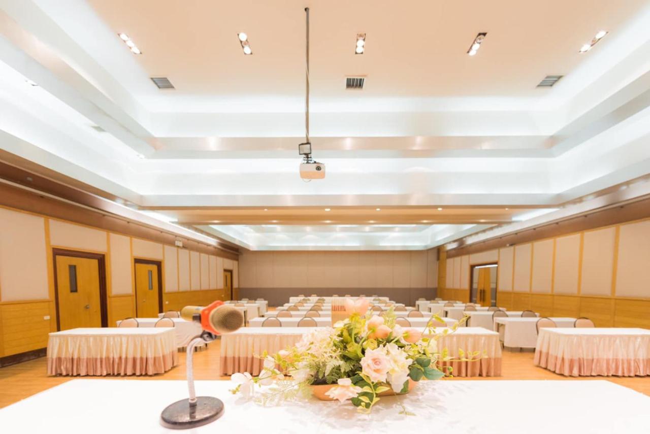 Uniland Golf & Resort Nakhonpathom Kültér fotó
