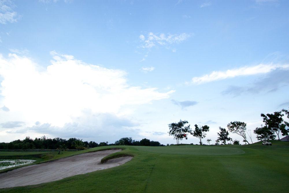 Uniland Golf & Resort Nakhonpathom Kültér fotó