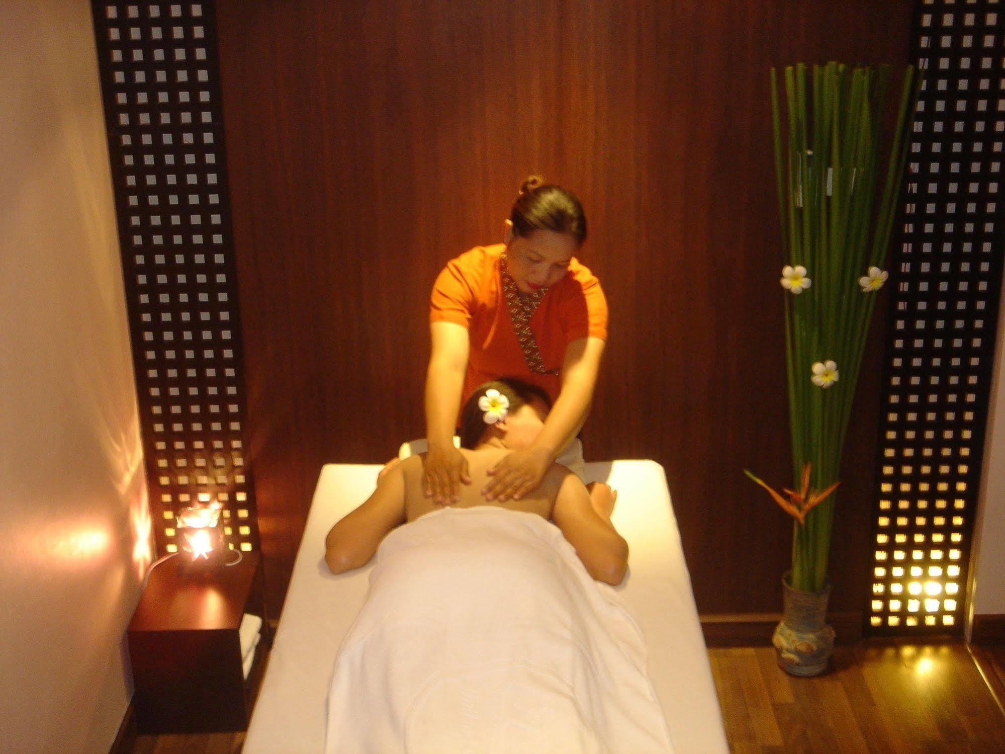 Uniland Golf & Resort Nakhonpathom Kültér fotó