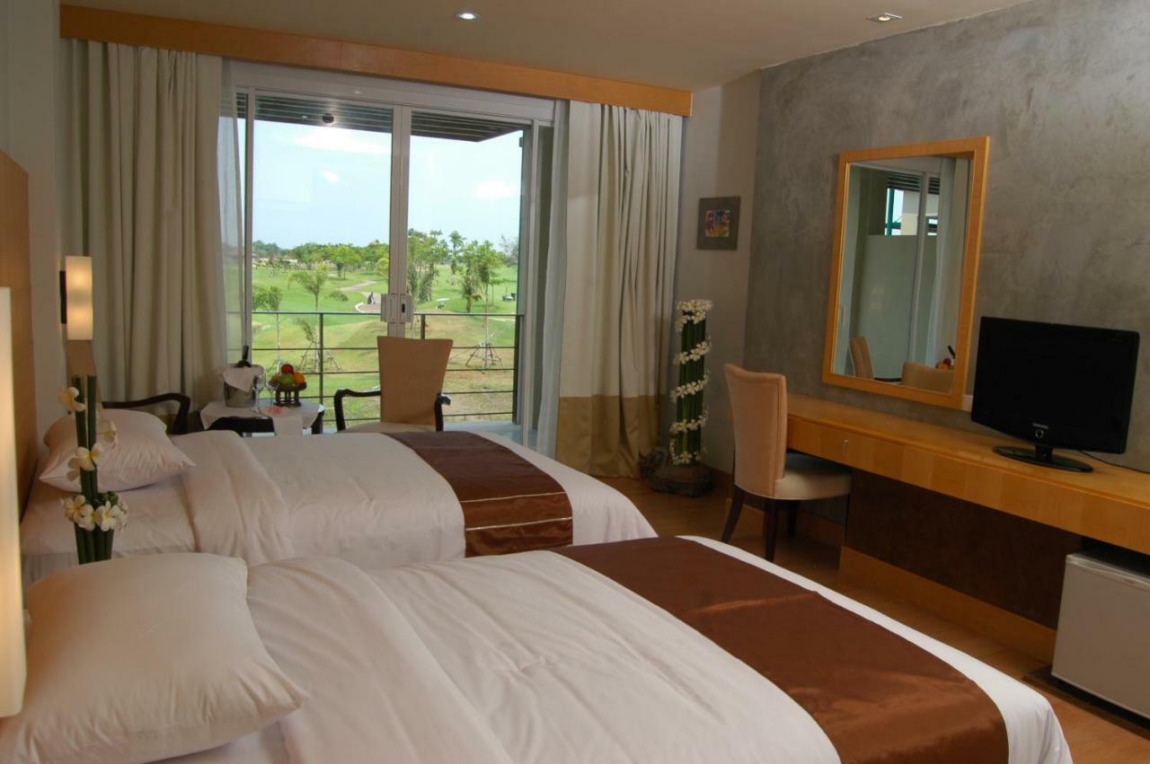 Uniland Golf & Resort Nakhonpathom Kültér fotó