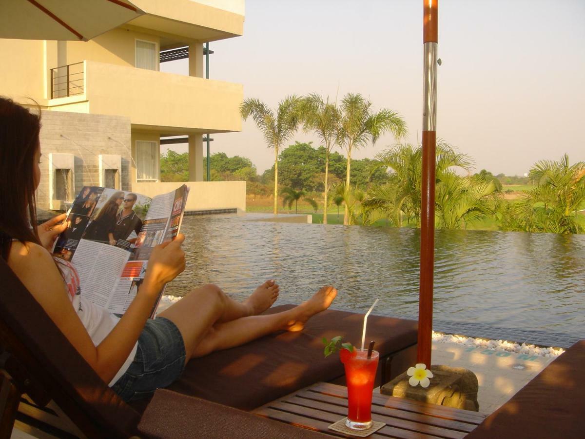 Uniland Golf & Resort Nakhonpathom Kültér fotó