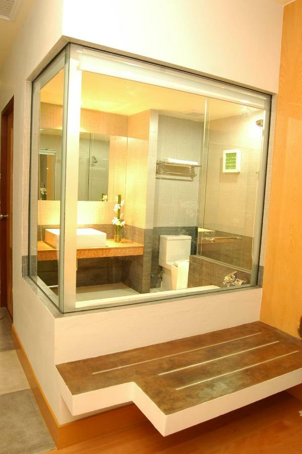 Uniland Golf & Resort Nakhonpathom Kültér fotó
